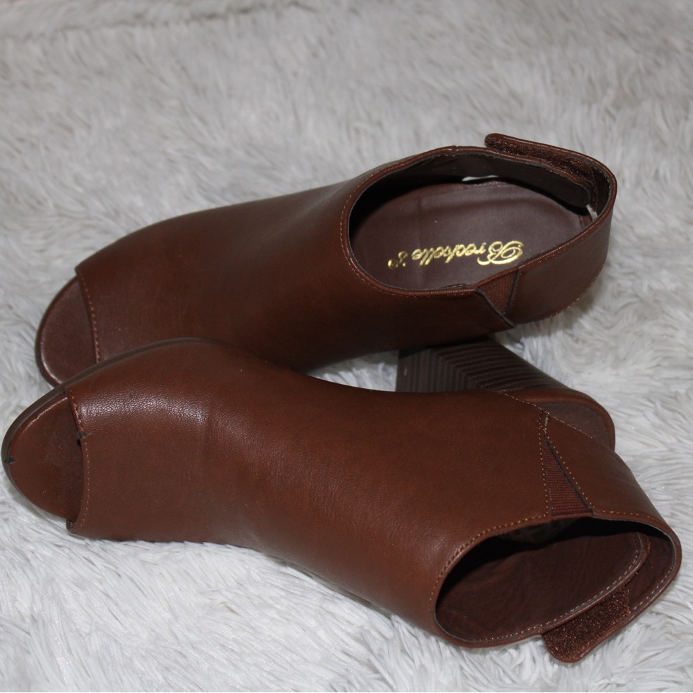Breckelle’s Booties - Picture 4 of 5